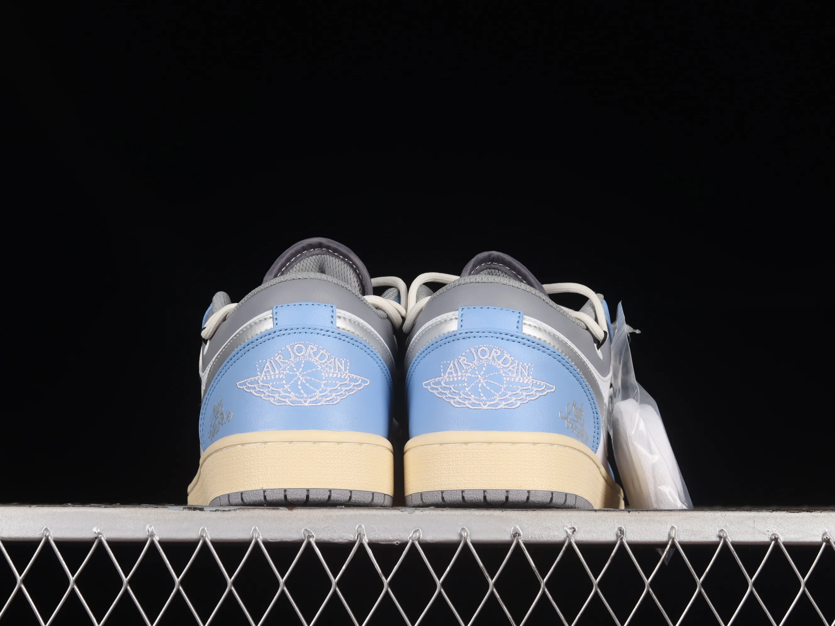 All categories Air Jordan Jordan series basketball shoes Air Jordan 1 Low Z version Air Jordan 1 Low AJ1 Joe 1 customized version strap deconstruction sports culture basketball shoes 553558-053